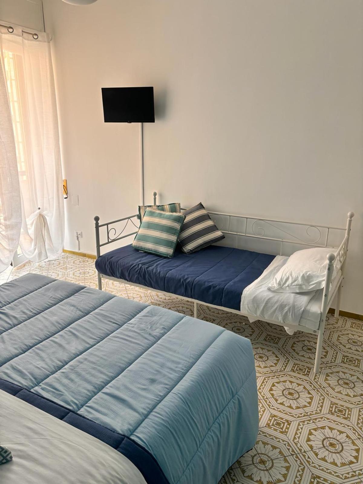 Reginella Guest House 살레르노 외부 사진